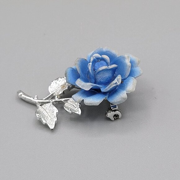 Silver Tone Flower Blue Rose Brooch Molded Lucite Leafy Floral 2"x1" - Picture 3 of 7